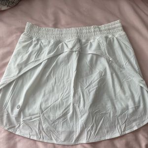 White Lululemon Hotty hot skirt - size 8